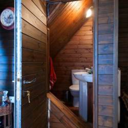 KLEINES BADEZIMMER IM DACHBODEN KLEINES BADEZIMMER IM DACHBODEN