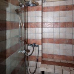 Shower room /Ντουζιέρα 