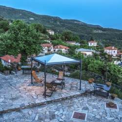 Η ΜΠΛΕ ΩΡΑ ΣΤΗΝ ΑΥΛΗ Η ΜΠΛΕ ΩΡΑ ΣΤΗΝ ΑΥΛΗ