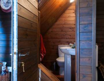 KLEINES BADEZIMMER IM DACHBODEN